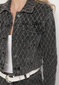Born2be - Szara Bawełniana Kurtka Jeansowa z Geometrycznym Wzorem Arivale. Okazja: na co dzień. Kolor: szary. Materiał: bawełna, jeans. Wzór: geometria. Styl: klasyczny, casual, elegancki #6