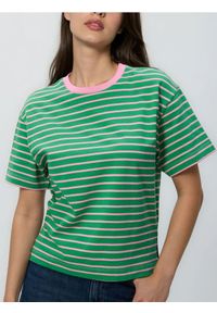 Reserved - Bawełniany t-shirt w paski - zielony. Kolor: zielony. Materiał: bawełna. Wzór: paski #1