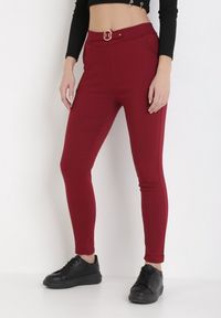 Born2be - Bordowe Spodnie Skinny Aeliyah. Kolor: czerwony. Materiał: polar. Długość: długie. Wzór: aplikacja #1