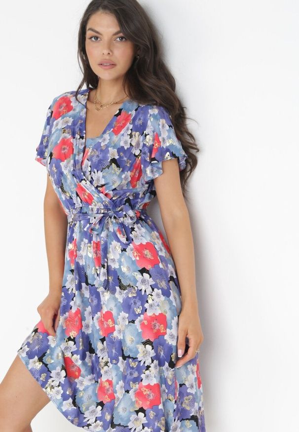 Born2be - Niebiesko-Czerwona Rozkloszowana Sukienka z Metaliczną Nitką i Wiązanym Paskiem Noldan. Kolor: niebieski. Materiał: wiskoza, tkanina, materiał. Wzór: kwiaty