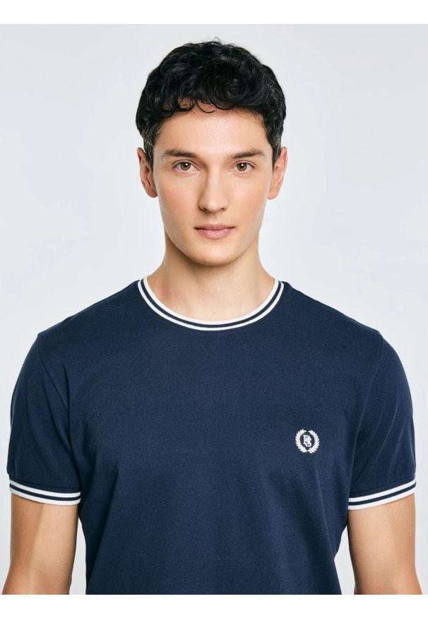 Big-Star - Koszulka męska z kontrastowym wykoŅczeniem grantowa Polias 403. Okazja: na co dzień. Kolor: niebieski. Materiał: jeans, materiał, bawełna. Wzór: haft, ze splotem. Styl: elegancki, casual, klasyczny, sportowy