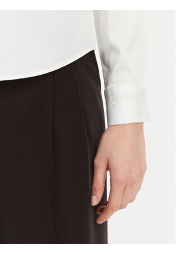 Guess Koszula W5RH31 WAF10 Biały Regular Fit. Kolor: biały. Materiał: bawełna