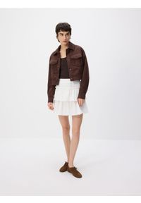 Reserved - Spódnica mini z falbanami - biały. Kolor: biały. Materiał: dzianina. Wzór: gładki