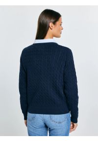 Big-Star - Sweter damski ze splotem warkoczowym z dekoltem v-neck granatowy Nisa 403. Kolor: niebieski. Materiał: bawełna, poliamid, włókno. Długość: długie. Wzór: ze splotem. Styl: klasyczny #3