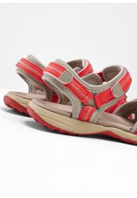Sandały bonprix czerwono-beżowy. Zapięcie: pasek. Kolor: czerwony #2