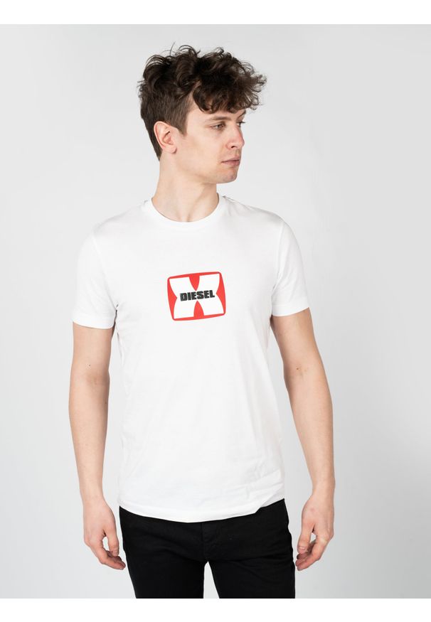 Diesel T-Shirt "T-Diegor" | A03848-0GRAI-100 | Mężczyzna | Biały. Okazja: na co dzień. Kolor: biały. Materiał: bawełna. Wzór: nadruk. Styl: casual