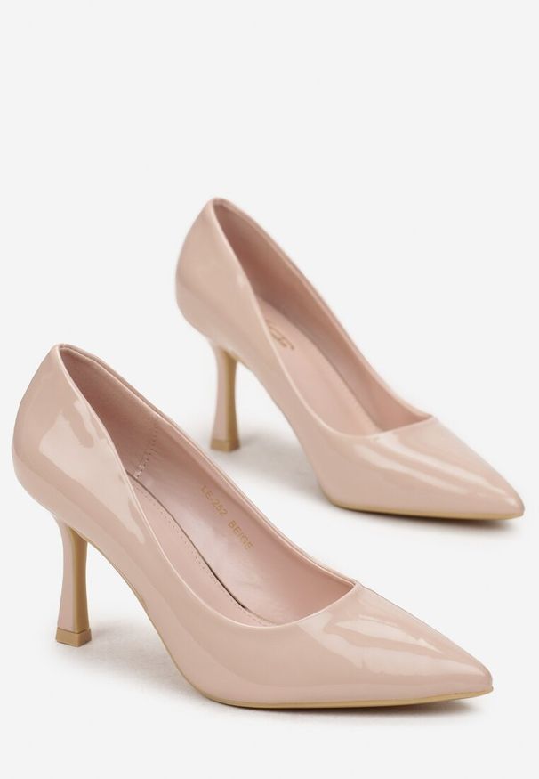 Renee - Beżowe Lakierowane Szpilki ze Szpiczastym Noskiem Sileto. Okazja: do pracy. Nosek buta: szpiczasty. Kolor: beżowy. Materiał: lakier. Obcas: na szpilce. Styl: wizytowy