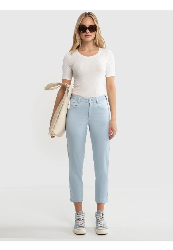Big-Star - Spodnie damskie z krótką nogawką błękitne Lucia 401. Okazja: na co dzień. Kolor: niebieski. Materiał: denim, materiał. Długość: krótkie. Styl: casual