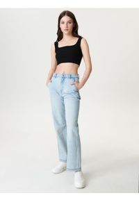 Sinsay - Crop top w prążki - czarny. Kolor: czarny. Materiał: bawełna, włókno, prążkowany. Wzór: prążki