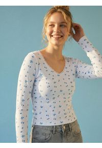 Sinsay - Bawełniana bluzka ze wzorem w kwiaty - wielobarwny. Materiał: bawełna. Wzór: kwiaty #1