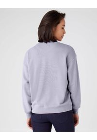 Wrangler - WRANGLER RETRO SWEAT DAMSKA BLUZA KLASYCZNA LOGO HEIRLOOM LILAC W6N0HAXGE. Styl: klasyczny, retro