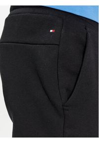 TOMMY HILFIGER - Tommy Hilfiger Spodnie dresowe Badge MW0MW34209 Czarny Regular Fit. Kolor: czarny. Materiał: bawełna, syntetyk #3
