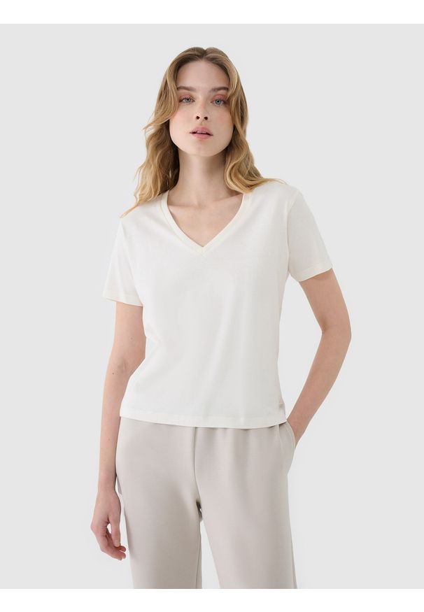 4f - 4F T-shirt oversize z modalem damski - biały XS. Okazja: na co dzień. Typ kołnierza: dekolt w serek. Kolor: biały. Długość: krótkie. Wzór: gładki, ze splotem. Materiał: dzianina, materiał, bawełna, jersey. Długość rękawa: krótki rękaw. Sezon: lato. Styl: klasyczny, sportowy, casual