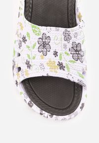 Born2be - Biało-Czarne Klapki Piankowe Basenowe na Grubej Podeszwie Mephistae. Okazja: na co dzień. Kolor: biały. Materiał: len, dresówka. Sezon: lato. Styl: wakacyjny, casual #5