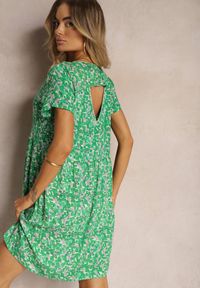 Renee - Zielona Sukienka na Lato z Wiskozy w Geometryczny Print Yenivia. Typ kołnierza: dekolt w kształcie V. Kolor: zielony. Materiał: wiskoza. Wzór: geometria, nadruk. Sezon: lato. Styl: elegancki #3