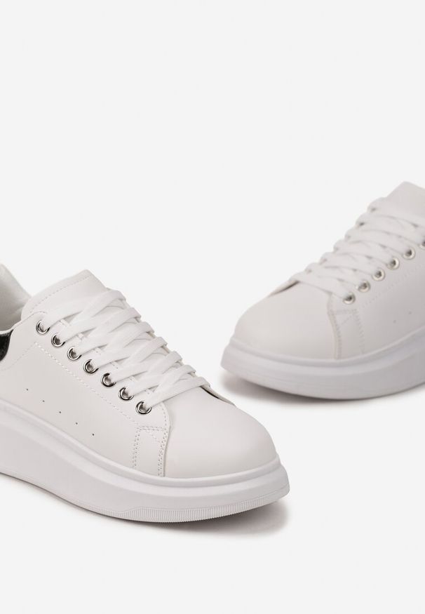 Born2be - Biało-Czarne Sneakersy na Grubej Podeszwie z Metaliczną Wstawką Ranti. Kolor: biały, czarny