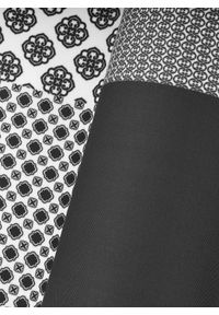 Pako Lorente - PAKO LORENTE – Czarna poszetka we wzory. Kolor: czarny. Materiał: poliester #3