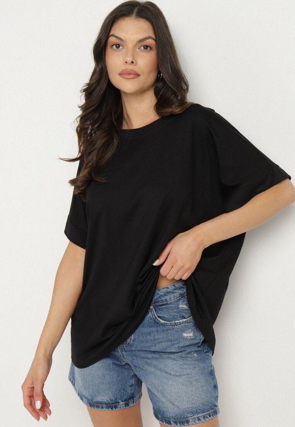 Born2be - Czarny T-shirt z Wiskozą o Kroju Nietoperza Tanariona. Okazja: na co dzień. Kolor: czarny. Materiał: wiskoza. Styl: casual
