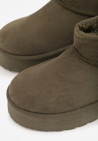 Born2be - Zielone Krótkie Śniegowce na Platformie Lysindra. Kolor: zielony. Materiał: wełna, zamsz, jeans, futro. Sezon: zima. Obcas: na platformie. Styl: elegancki, klasyczny #3