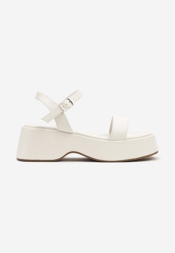 Born2be - Białe Sandały na Grubej Podeszwie Zapinane wokół Kostki Cleiana. Okazja: na co dzień. Kolor: biały. Materiał: jeans. Sezon: lato. Styl: elegancki, casual