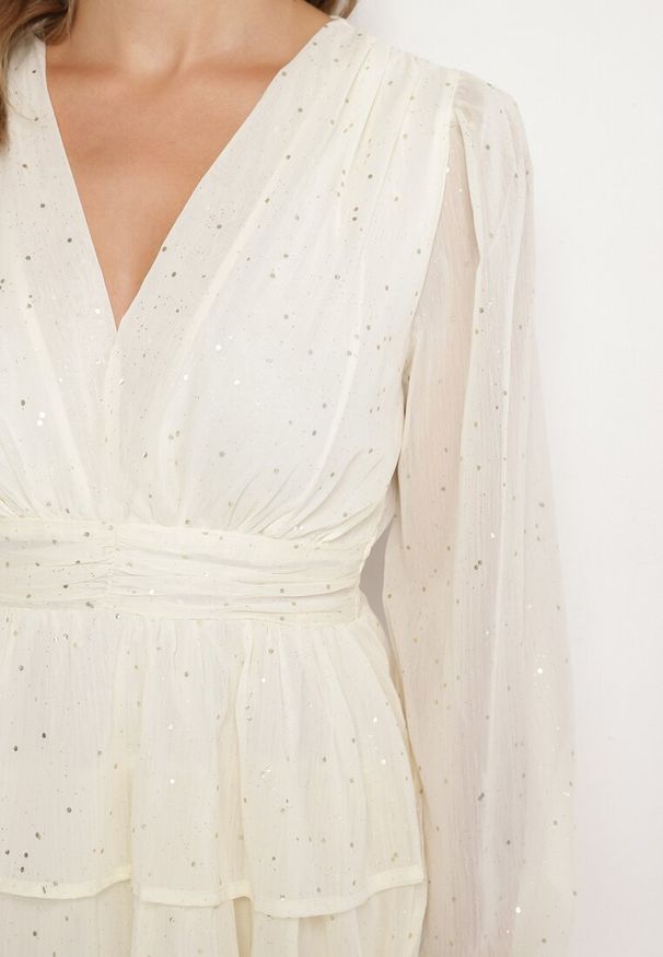 Born2be - Jasnobeżowa Mini Sukienka Rozkloszowana z Metalicznym Nadrukiem i Falbankami Elawnia. Okazja: na imprezę. Typ kołnierza: kołnierz z falbankami. Kolor: beżowy. Wzór: nadruk. Styl: elegancki. Długość: mini