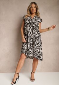 Renee - Czarna Rozkloszowana Sukienka z Bawełny w Ornamentalny Print Zalirita. Okazja: na co dzień. Typ kołnierza: dekolt w serek. Kolor: czarny. Materiał: bawełna. Długość rękawa: krótki rękaw. Wzór: nadruk. Typ sukienki: rozkloszowane. Styl: klasyczny, casual #4