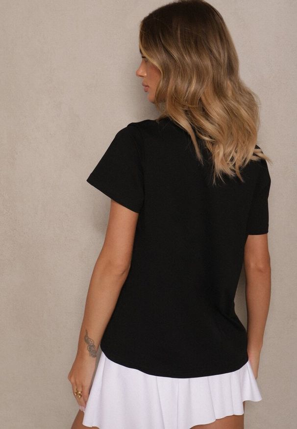 Renee - Czarny Bawełniany T-shirt z Naszywką Firavelle. Okazja: na co dzień, na spotkanie biznesowe. Kolor: czarny. Materiał: bawełna. Wzór: aplikacja. Styl: biznesowy, casual