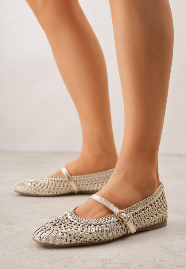 Born2be - Złote Szydełkowe Balerinki z Paskiem z Klamerką Uroinne. Okazja: na spacer, na co dzień. Zapięcie: pasek. Kolor: złoty. Materiał: jeans. Styl: casual, klasyczny