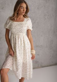 Renee - Jasnobeżowa Rozkloszowana Sukienka z Tencelu w Stylu Baby Doll w Kwiatowy Print Harele. Okazja: na co dzień. Kolor: beżowy. Wzór: nadruk, kwiaty. Typ sukienki: rozkloszowane. Materiał: poliester. Długość rękawa: krótki rękaw. Sezon: lato. Styl: casual. Długość: mini #1