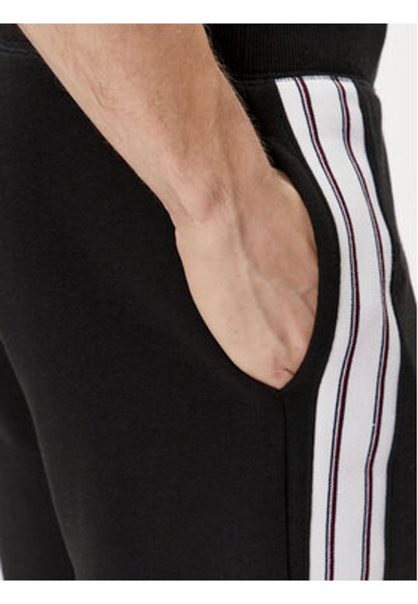 TOMMY HILFIGER - Tommy Hilfiger Szorty sportowe UM0UM03200 Czarny Regular Fit. Kolor: czarny. Materiał: bawełna. Styl: sportowy