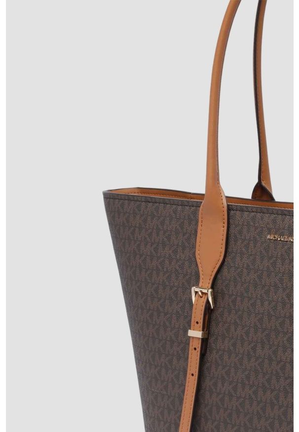 Michael Kors - MICHAEL KORS Brązowa shopperka skórzana w monogram. Kolor: brązowy. Materiał: skórzane. Styl: elegancki, klasyczny, casual