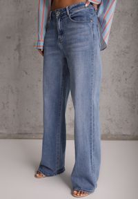 Renee - Niebieskie Jeansy High Waist Wide Leg z Bawełny Astethelia. Stan: podwyższony. Kolekcja: plus size. Kolor: niebieski #4