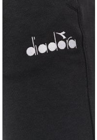 Diadora - Spodnie. Kolor: czarny. Wzór: gładki #4
