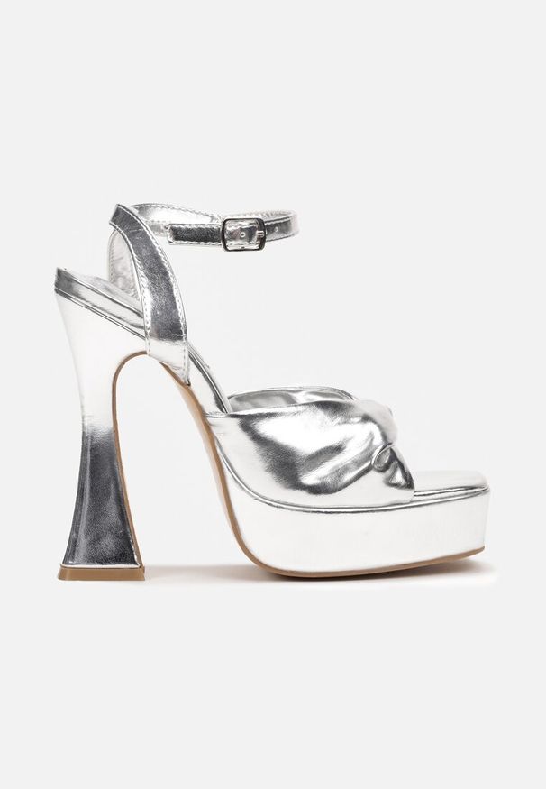Born2be - Srebrne Sandały na Słupku i Platformie ze Skręconymi Paskami i Sprzączką Briela. Zapięcie: pasek. Kolor: srebrny. Obcas: na platformie