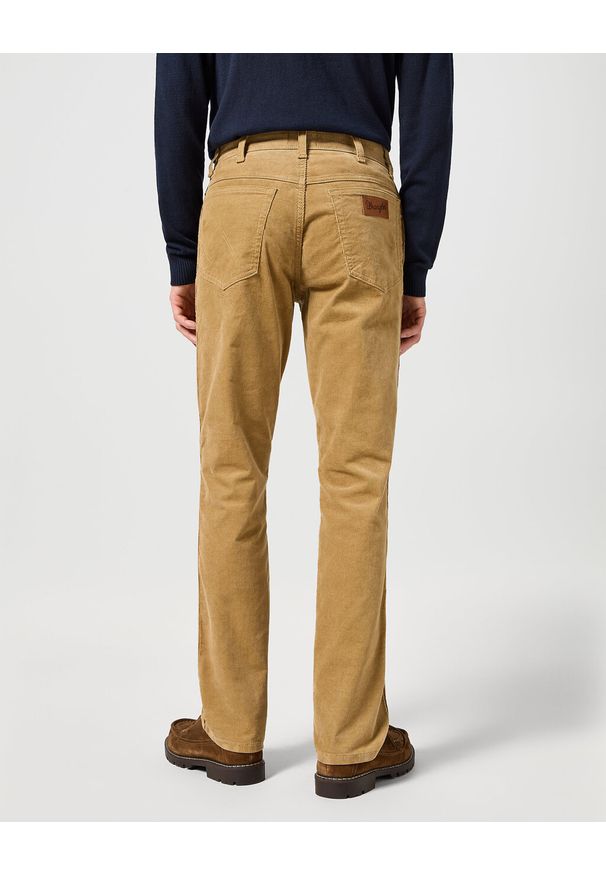 Wrangler - WRANGLER MĘSKIE SPODNIE MATERIAŁOWE TEXAS SLIM TIGERS EYE 112358039 W12S015733
