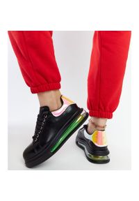 Czarne sneakersy na platformie GOE NN2N4030. Nosek buta: okrągły. Kolor: czarny. Materiał: guma. Sezon: lato. Obcas: na platformie #5