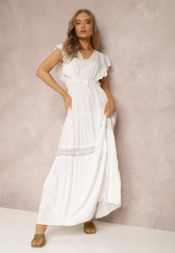Renee - Biała Sukienka Callamene. Kolor: biały. Materiał: koronka, wiskoza. Wzór: bez wzorów, aplikacja, gładki, ażurowy. Sezon: lato. Długość: maxi