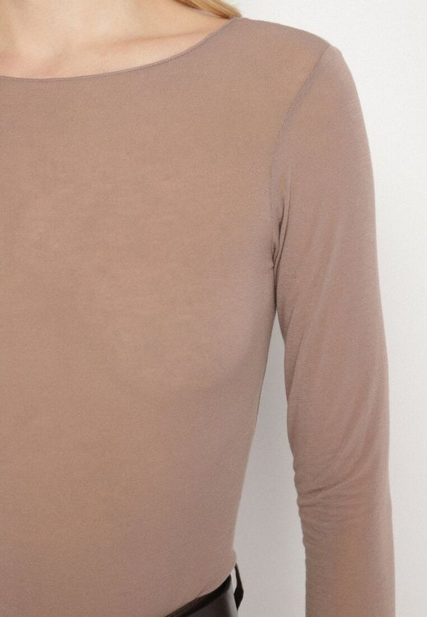 Born2be - Beżowa Wiskozowa Bluzka z Długim Rękawem z Dodatkiem Kaszmiru Uninda. Okazja: na co dzień. Kolor: beżowy. Materiał: wiskoza, kaszmir. Długość rękawa: długi rękaw. Długość: długie. Styl: klasyczny, casual, elegancki