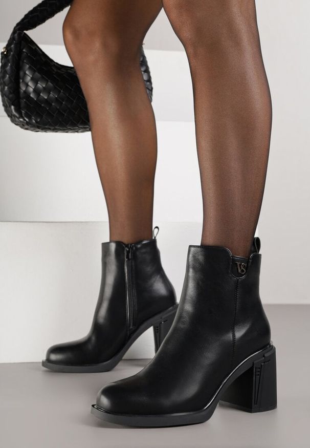 Renee - Czarne Botki do Kostki VICES na Słupkowym Obcasie z Aplikacją przy Cholewce Nelerie. Okazja: na co dzień, na randkę. Kolor: czarny. Materiał: jeans, skóra. Szerokość cholewki: normalna. Wzór: aplikacja. Obcas: na obcasie. Styl: casual, elegancki. Wysokość obcasa: średni
