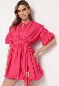Born2be - Fuksjowa Sukienka Adousa. Kolor: różowy. Materiał: guma, tkanina. Wzór: gładki. Typ sukienki: bombki. Styl: klasyczny. Długość: mini