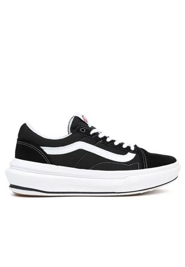 Buty do chodzenia męskie Vans Old Skool Overt. Kolor: czarny. Materiał: skóra, materiał, tkanina. Szerokość cholewki: normalna. Model: Vans Old Skool. Sport: turystyka piesza