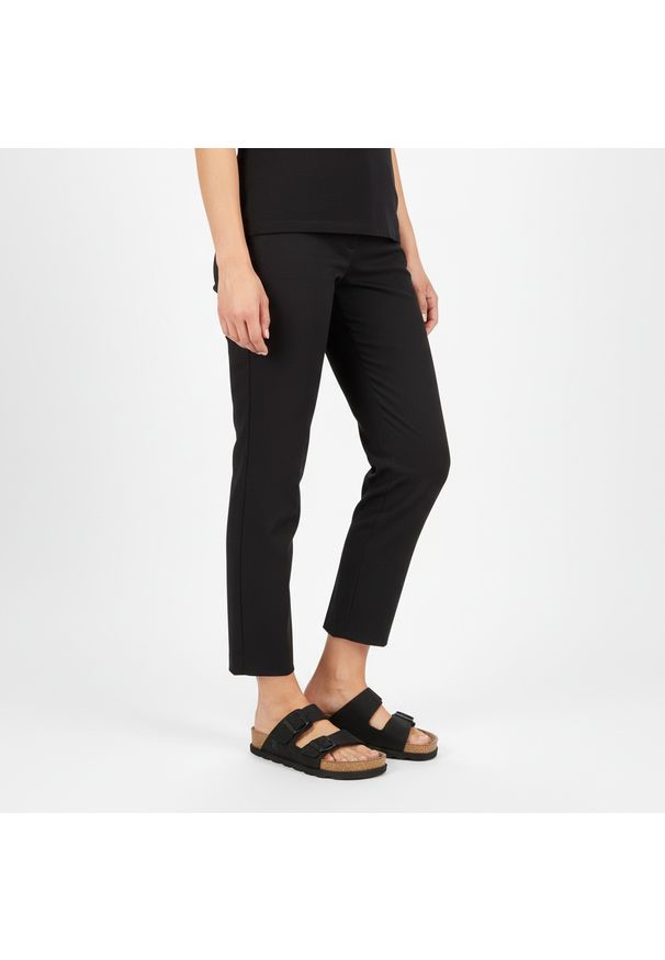 Klapki damskie Rieker, profilowana wkładka anatomiczny kształt regulowane paski solidne klamry korkowa podeszwa stabilne podparcie stopy, czarne, V31. Okazja: na co dzień, do domu. Kolor: czarny. Wzór: paski. Sezon: lato. Styl: casual