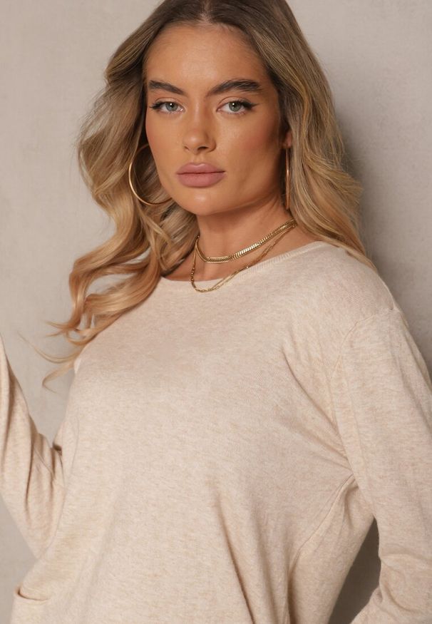 Renee - Beżowy Sweter z Kaszmirem Ozdobiony Kieszeniami Saniswena. Kolor: beżowy. Materiał: kaszmir. Długość rękawa: długi rękaw. Długość: długie. Wzór: aplikacja. Styl: elegancki, klasyczny