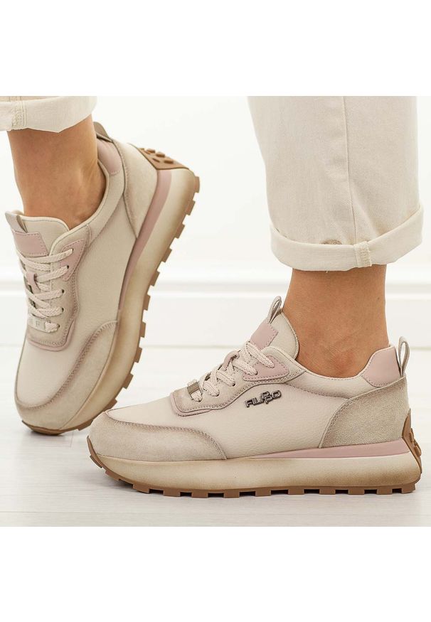 Beżowe be skórzane półbuty damskie Filippo Dp7754/26. Okazja: na co dzień. Nosek buta: okrągły. Zapięcie: sznurówki. Kolor: beżowy. Materiał: skóra. Szerokość cholewki: normalna. Sezon: wiosna, jesień, lato. Styl: casual, elegancki, sportowy, klasyczny