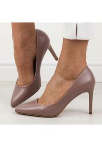 Lawendowe szpilki damskie Sergio Leone 1339. Okazja: na ślub cywilny, na wesele. Kolor: fioletowy. Materiał: skóra. Szerokość cholewki: normalna. Sezon: wiosna, jesień, lato. Styl: elegancki, klasyczny #1