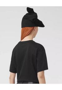 Burberry - BURBERRY - T-shirt oversize z kieszonką. Kolor: czarny. Materiał: bawełna #5