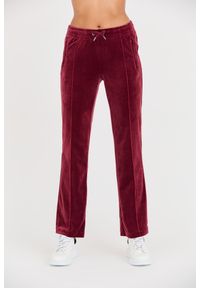 Juicy Couture - JUICY COUTURE Bordowe spodnie dresowe Tina Track Pants. Kolor: czerwony. Materiał: dresówka #1