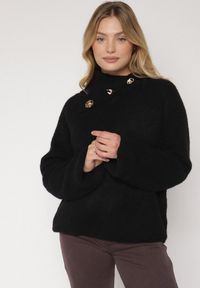 Born2be - Czarny Golf z Wełną i Metalicznymi Guzikami Vidora. Okazja: na co dzień. Typ kołnierza: golf. Kolor: czarny. Materiał: wełna. Wzór: aplikacja. Styl: casual, elegancki #3