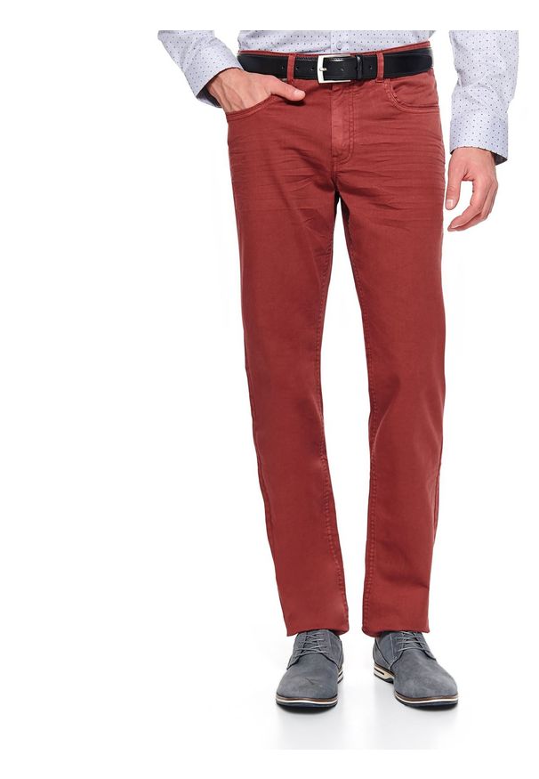 TOP SECRET - Spodnie strukturalne slim fit. Okazja: na co dzień. Kolor: czerwony. Materiał: materiał. Sezon: wiosna. Styl: casual, klasyczny, elegancki