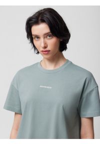 outhorn - T-shirt o kroju boxy z nadrukiem damski - morski. Kolor: morski. Materiał: materiał, bawełna, dzianina. Wzór: nadruk #3